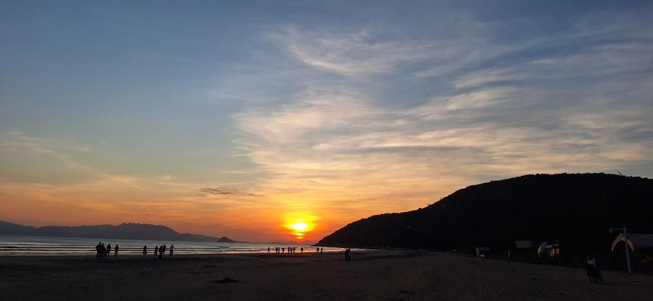 四海无人对夕阳，这感觉还是很棒的，独善其身，足以笑傲江湖。我曾经说过这样一句名人