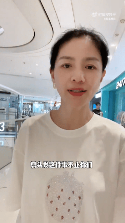 安吉终于同意剪发啦哈哈哈，安吉这个年龄的男孩子正是对自己外貌很在意的年纪呢，还好
