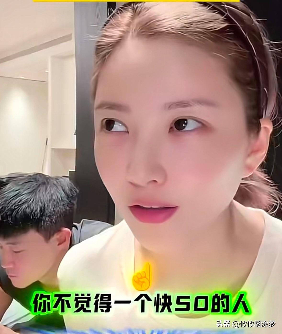 王灿直播被问介意杜淳拍吻戏吗？
王灿：他这个年龄已经接不到吻戏，
一个快50岁的