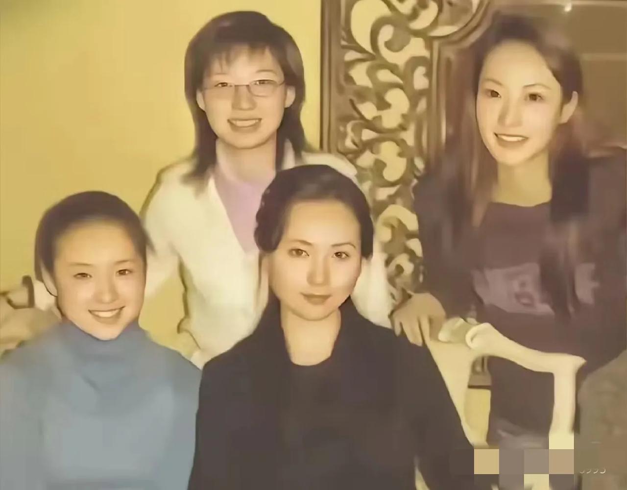 陈晓旭竟然这么高贵大气，在剧里就觉得她瘦瘦小小的
林黛玉看着那么娇小，陈晓旭跟董