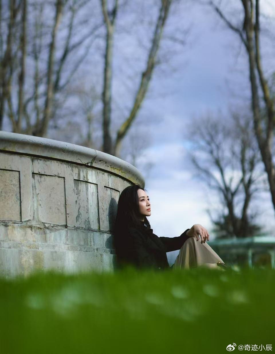张钧甯美到巴黎了张钧甯美到巴黎了！高清镜头下皮肤状态好到离谱，眼眸藏满故事感，一