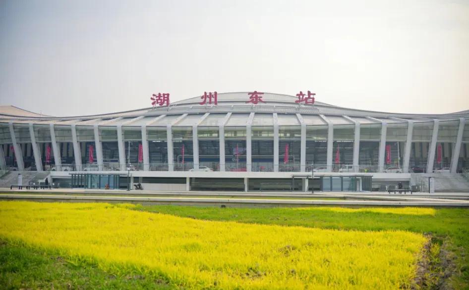 12月26日，伴随沪苏湖高铁的开通运营，湖州东站同步建成投用，该站与沪湖苏高铁新