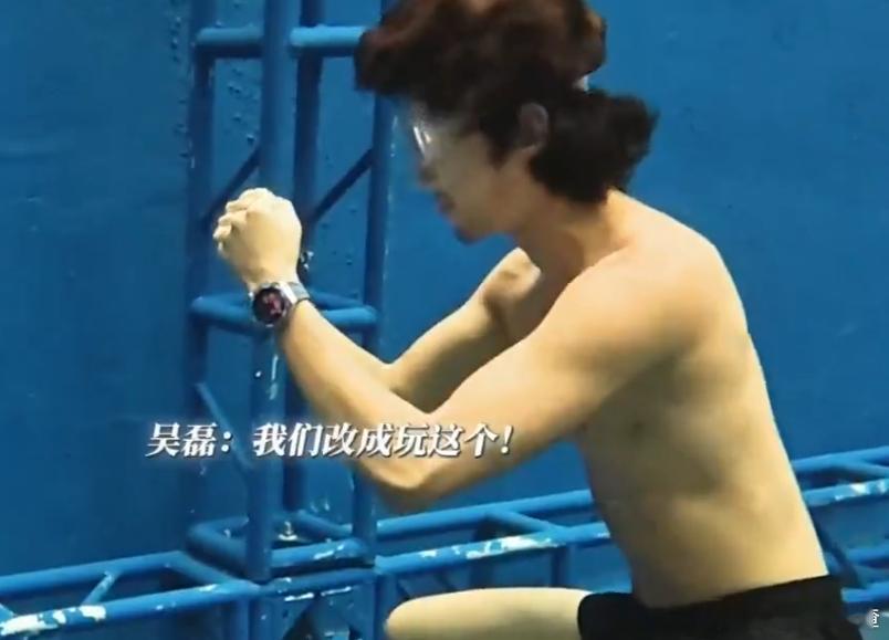 朱一龙吴磊真正的如鱼得水 看到朱一龙、吴磊在东极岛潜水训练，每天这么多次水下拍摄