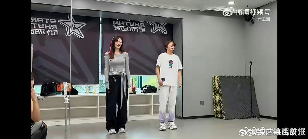 王濛教李小冉普通disco乘风普通disco全民健身真的很难想象冰场上气场拉满的