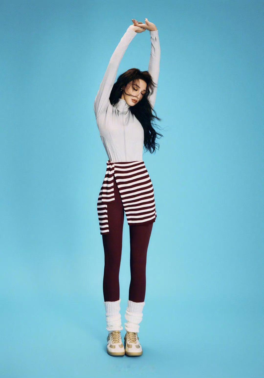 彭小苒荧光绿眼影不仅稳稳hold住，还直接拍出惊艳大片，表现力真的太绝了👍 