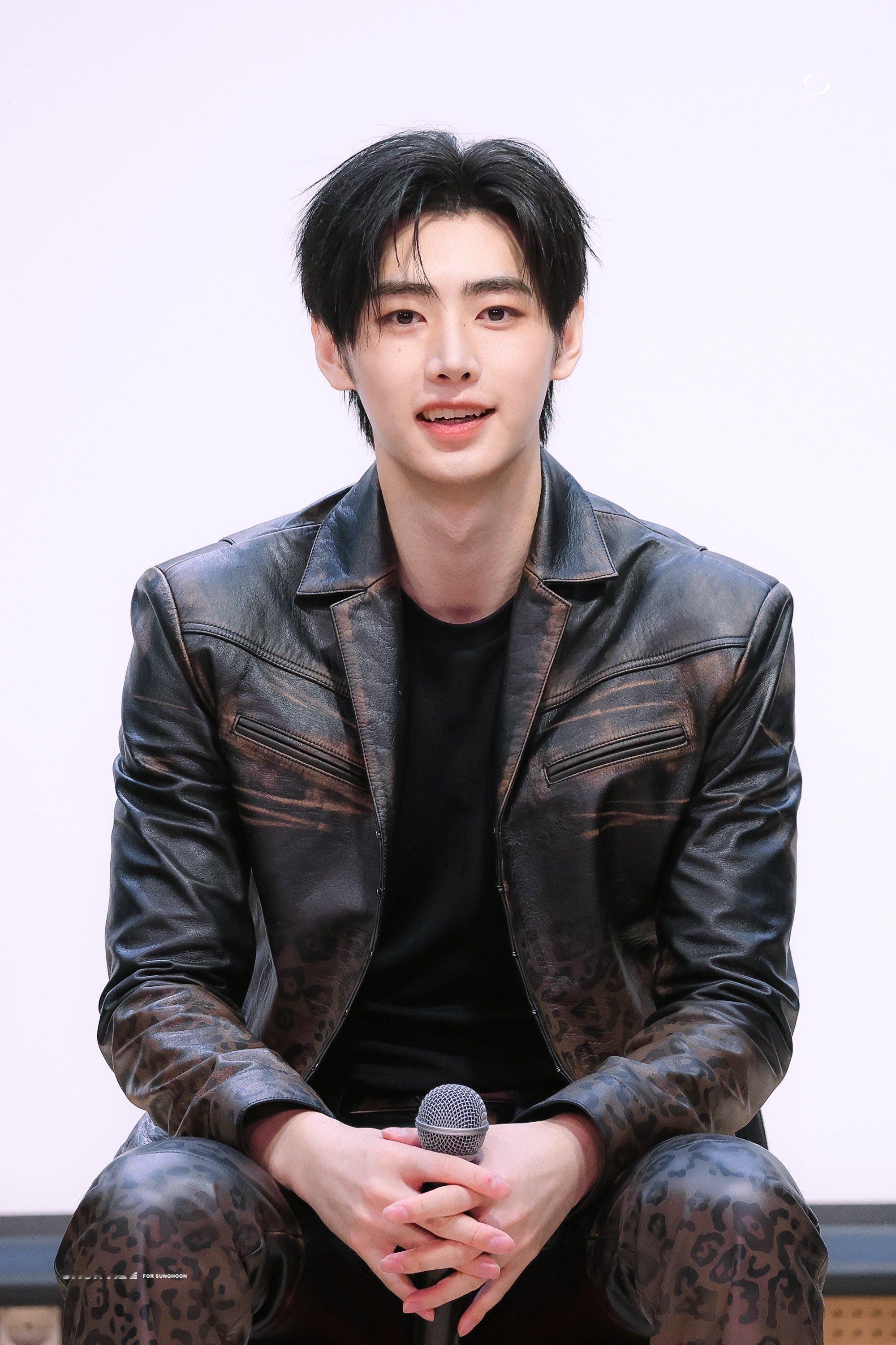 朴成训[超话]  260830 人歌 MINIFM今天也依旧帅气的训训欧巴 ​​