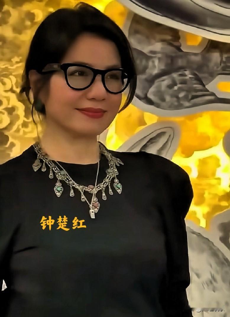 钟楚红！香港TVB一代传奇女演员，恐怕以后再也找不着这种美貌德材兼备溶入一身的女