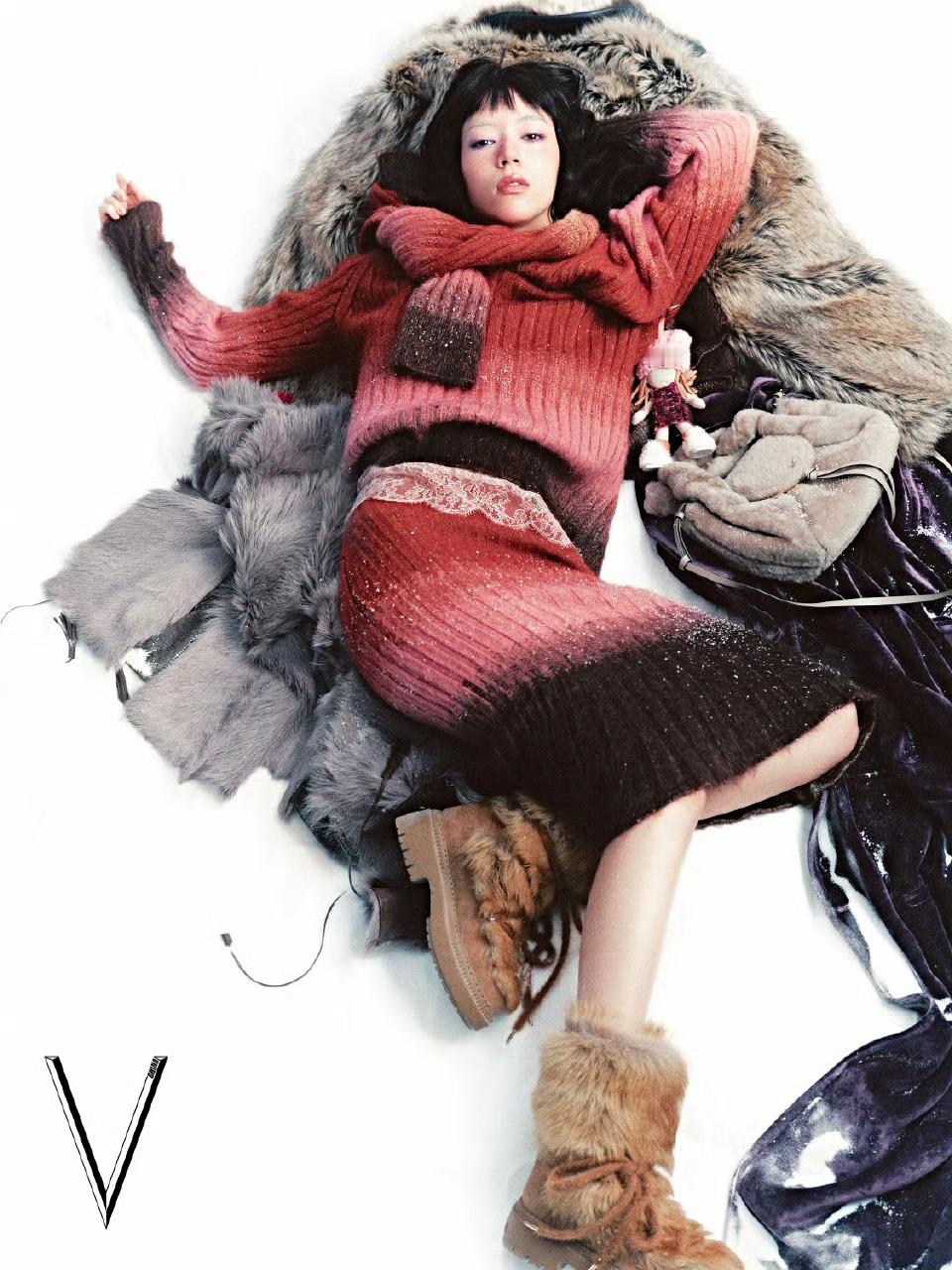 冬天，是一场关于温度与能量的游戏。滑雪时的疾风、城市的霓虹让我们在冷空气中寻找热