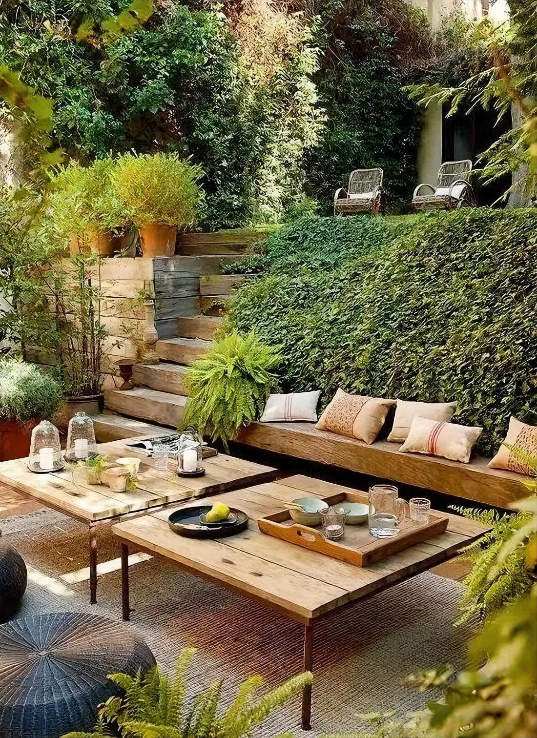 特别有财商的一段话：
“穷人赚个三五百万，他也还是穷人，他会换大房子，好车子，背