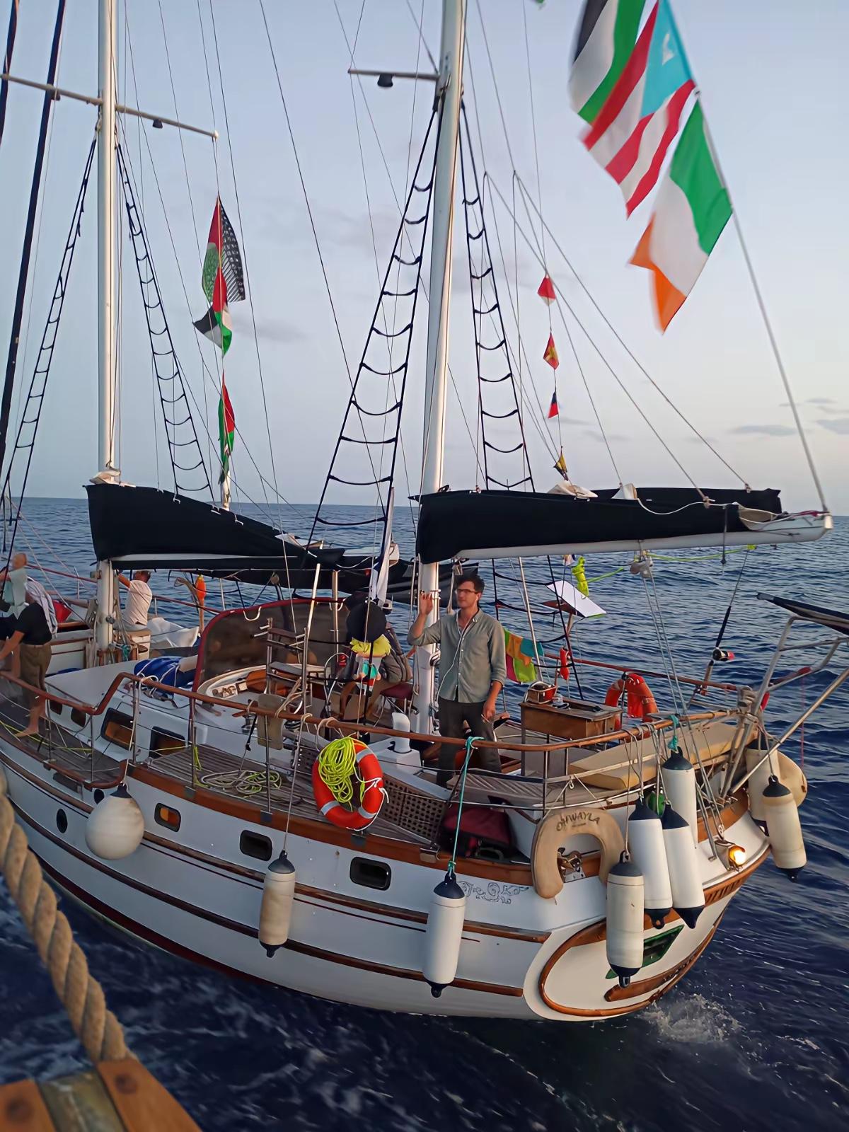 意大利海军怂了，西班牙海军跑了，土耳其无人机也撤离了！奔赴加沙的“全球舰队”在1