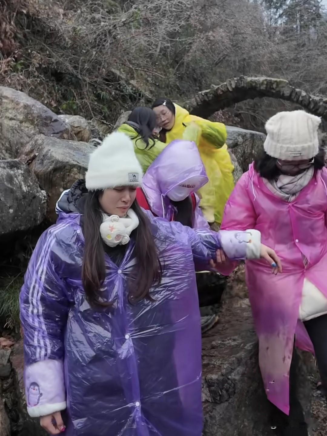 大学生推荐官组织的这个女大学生荒野求生节目，有趣归有趣，但是我不知道这几个女大学