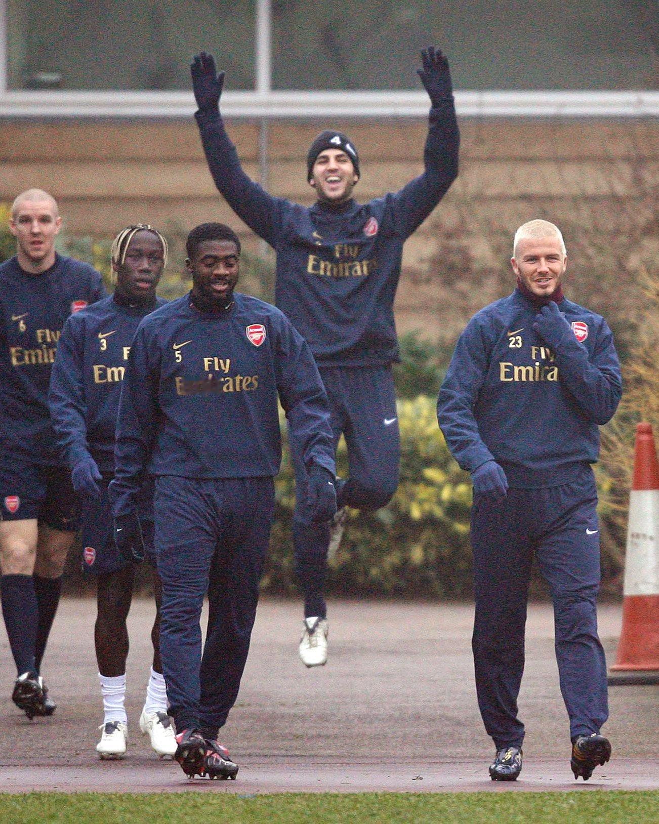 还记得吗，贝克汉姆随阿森纳一起训练看看图二贝克汉姆身旁是谁英超阿森纳 ​​​​