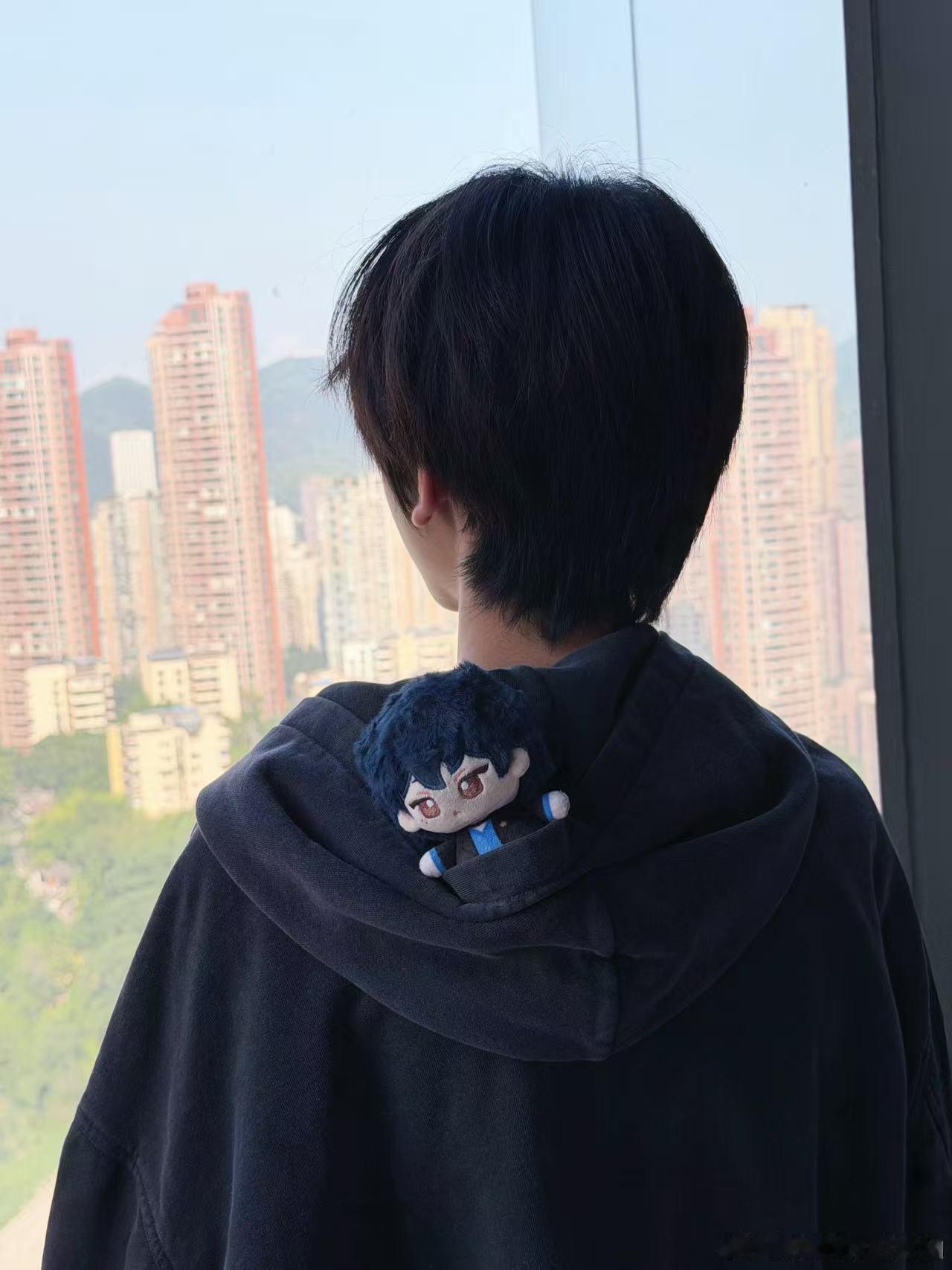 粉丝澄清左奇函和女同学争议时代峰峻辟谣左奇函女同学传闻 左奇函气质干净出众，长相