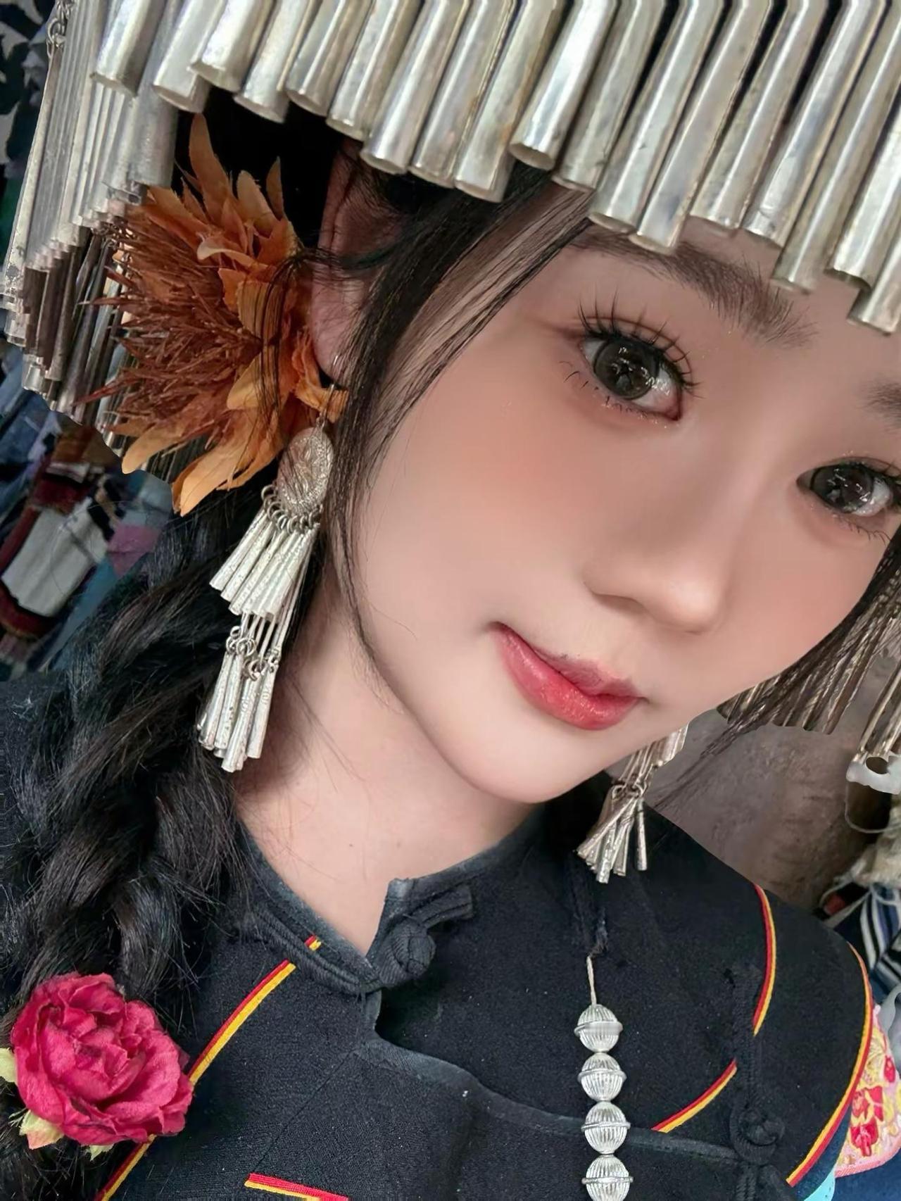 到此为止我的人生里 所有的不幸讲出来都像是在卖惨 我才不要被可怜  我要永远漂亮