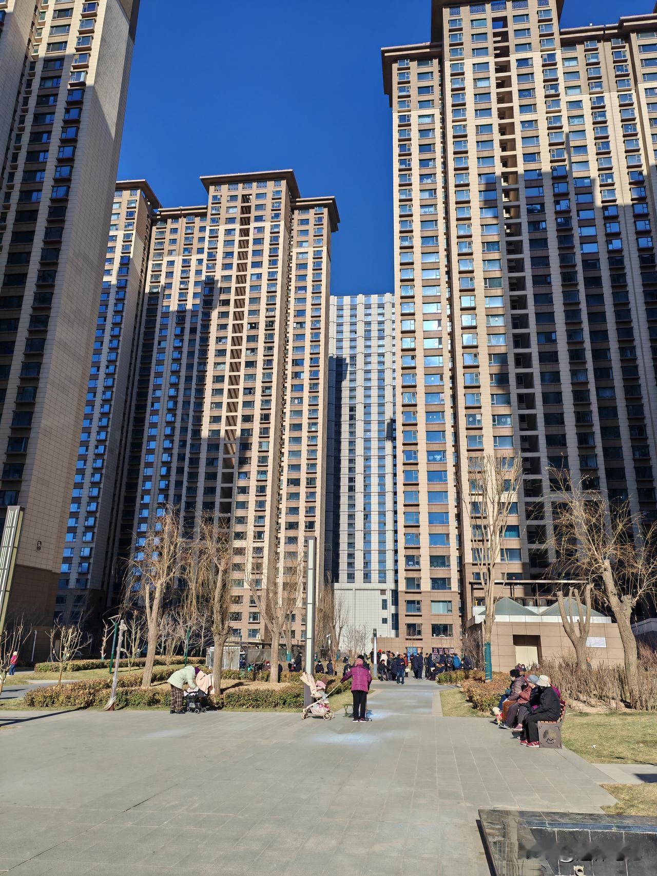 今年冬天的不同谈起冬天，其实有些人喜欢冬天，有些人不喜欢冬天，比如说像我可能对于