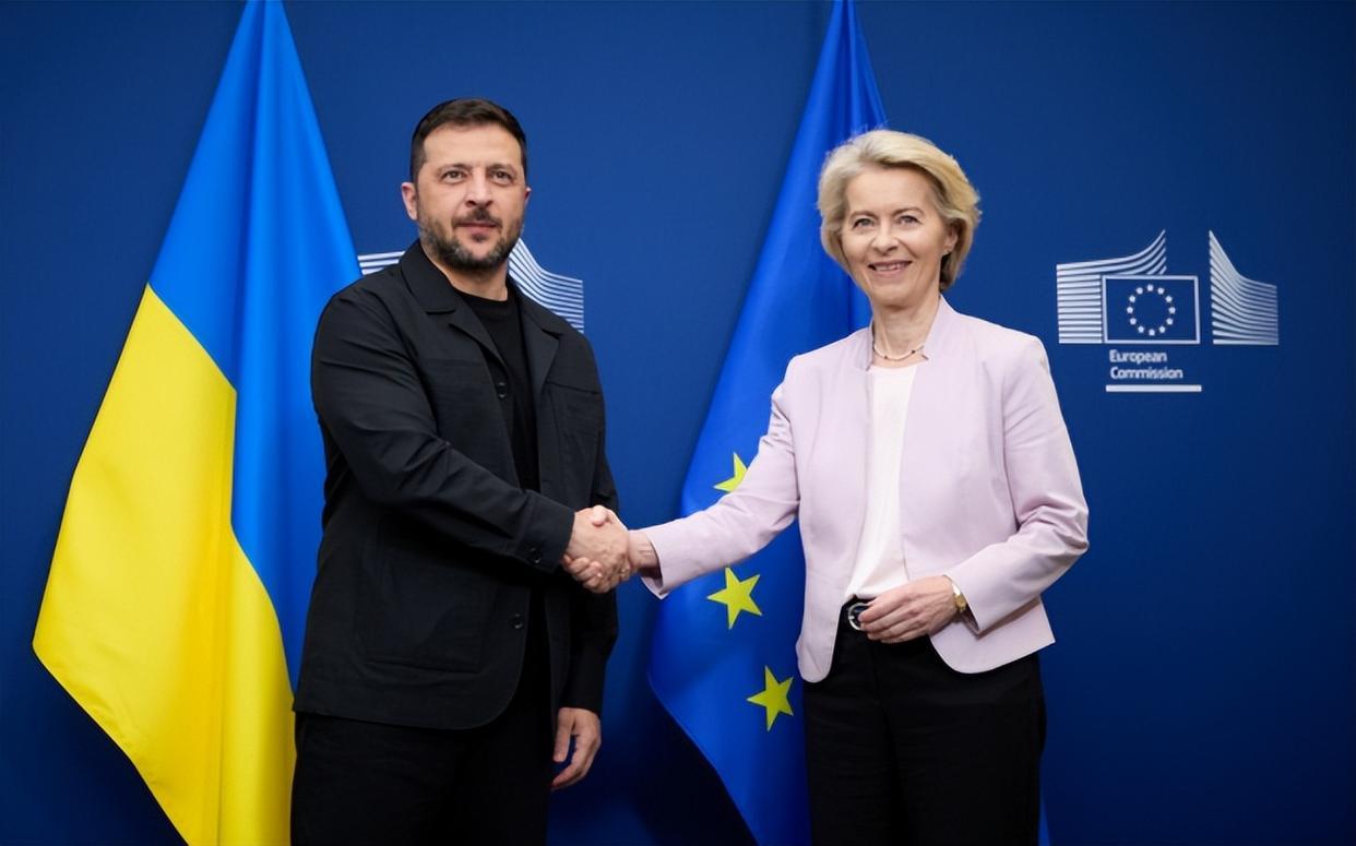 历史性转折！
乌克兰把入盟绑上和平谈判，欧洲敢接招吗？
 
慕安会上，泽连斯基抛