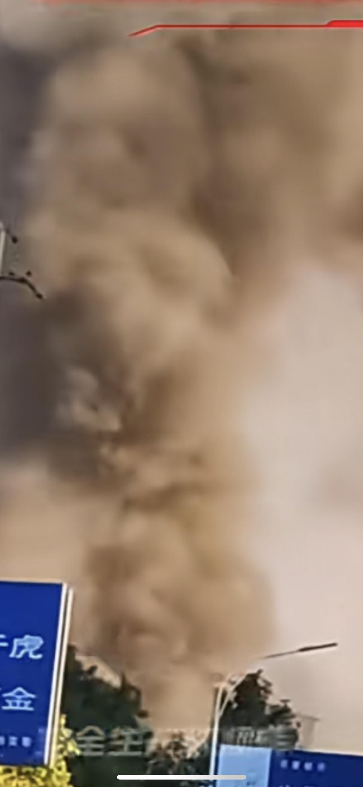 刚刚，湖南一烟花店起火爆炸！
2025年11月30日上午，湖南郴州市一烟花爆竹店