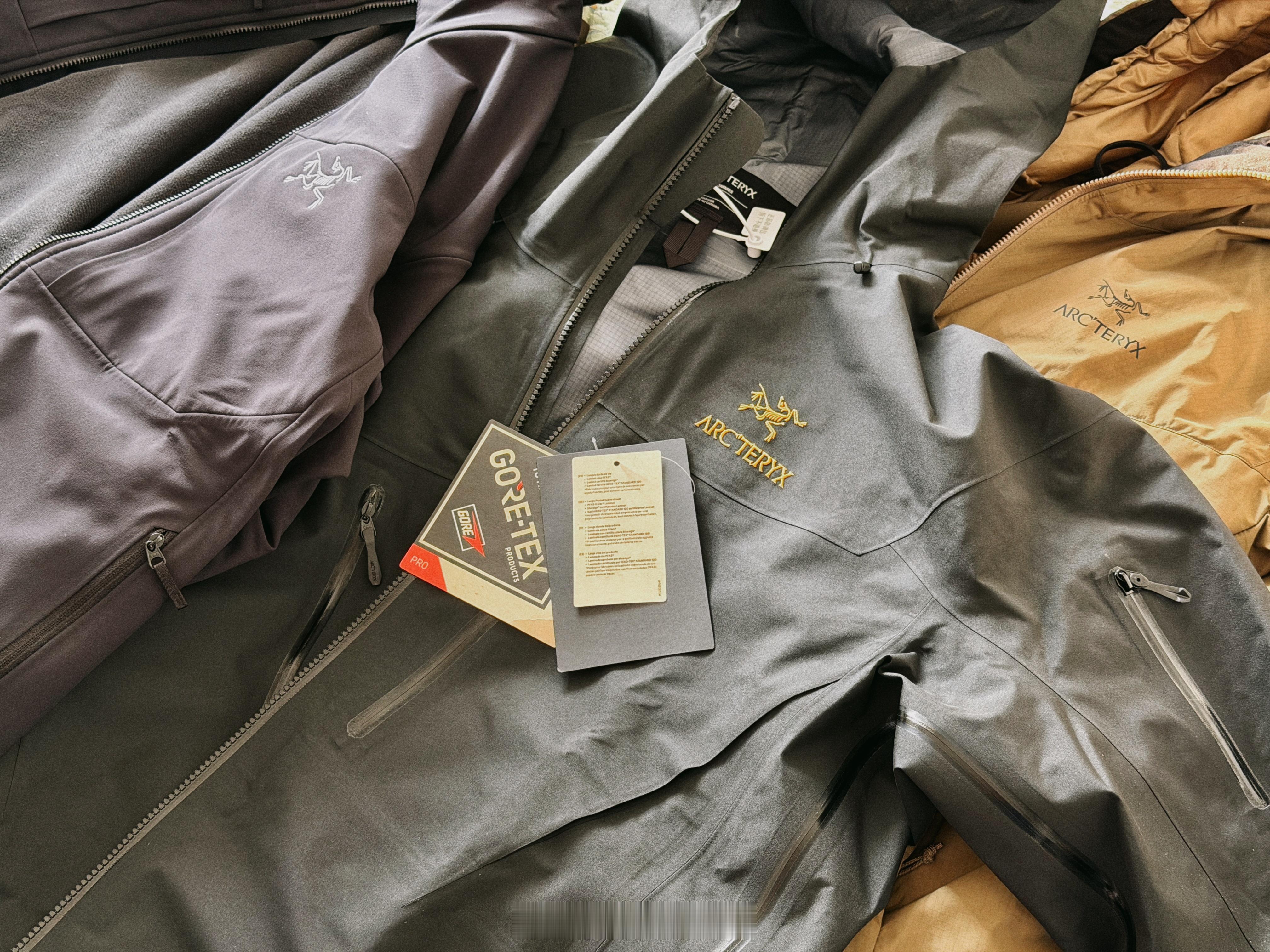 新买的Alpha SV硬壳终于到货了，苦等十多天