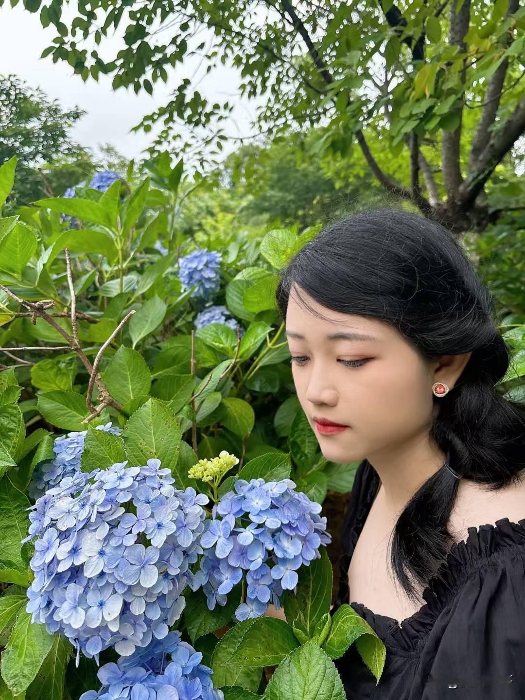 人到中年，一堆事儿都得操心。健康绝对排第一，身体开始走下坡路，得均衡饮食、规律锻