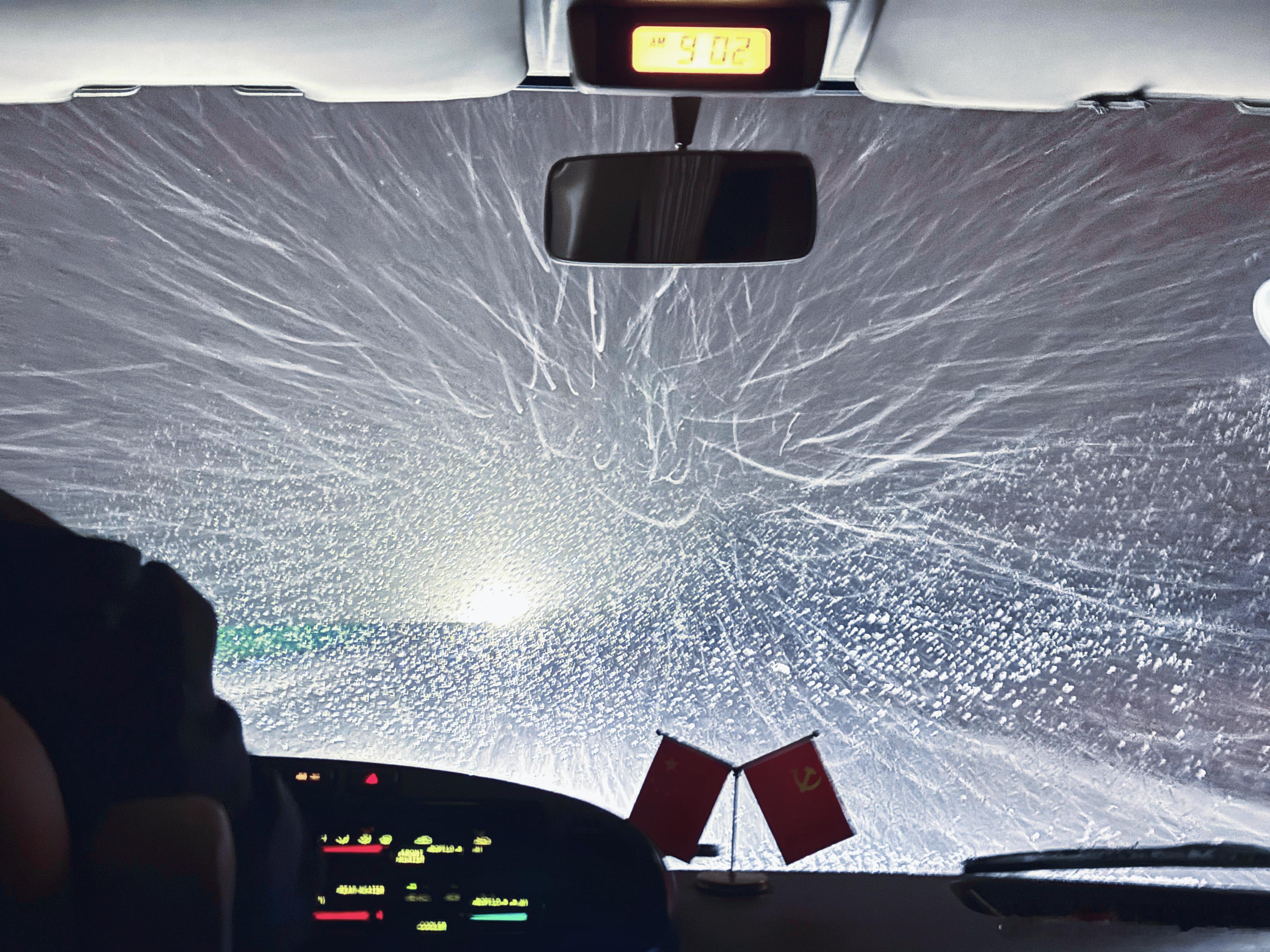 赛道里没跑够，去机场的路上又给补了一场雪❄️生活手记下雪啦 呼伦贝尔·呼伦贝尔海