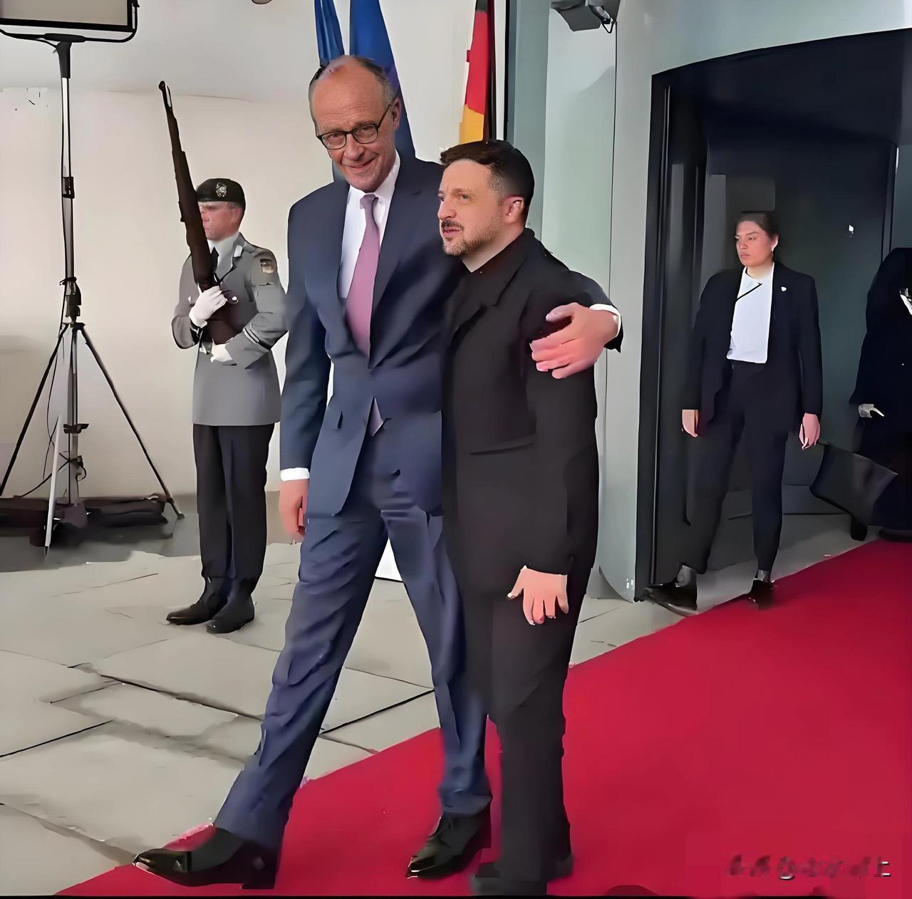 泽连斯基难道真不明白？欧洲政客依然坚持，“用乌克兰拖垮俄罗斯”。德国总理默茨出人