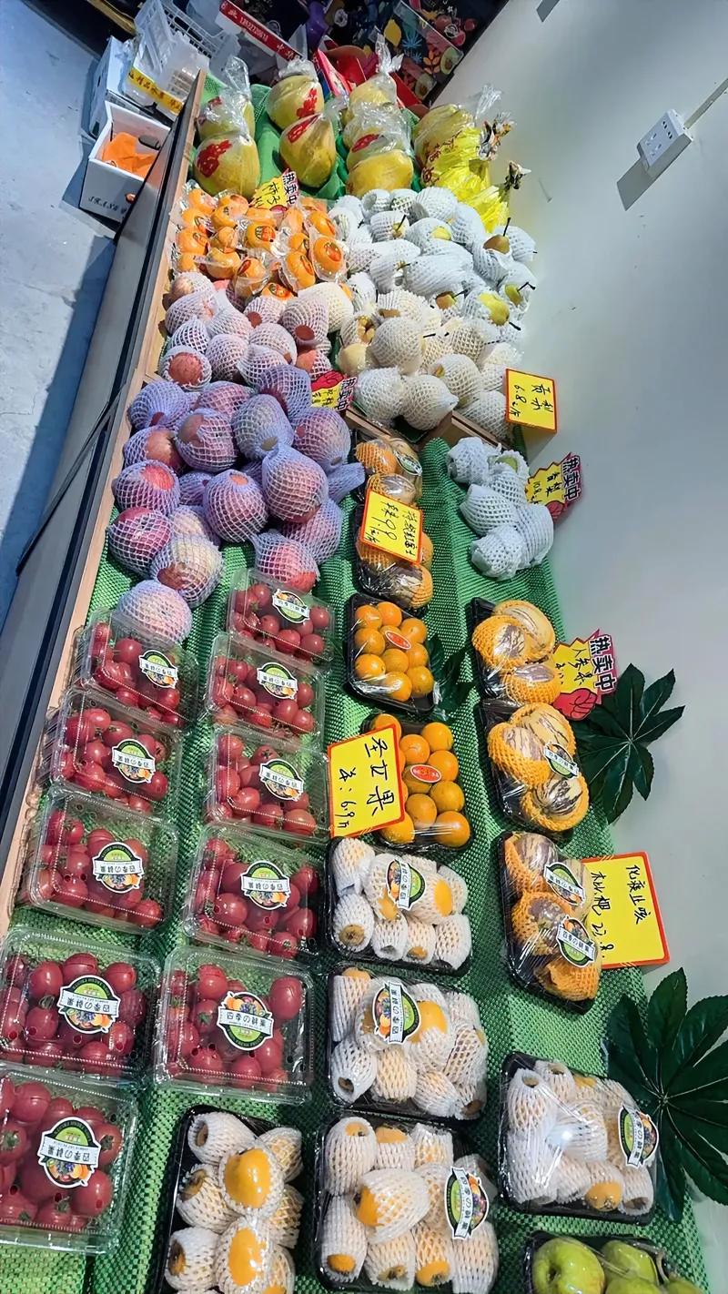 为什么水果店没有男的买水果？
每次去买水果，都是女生，一个男生都没有这是为啥，男
