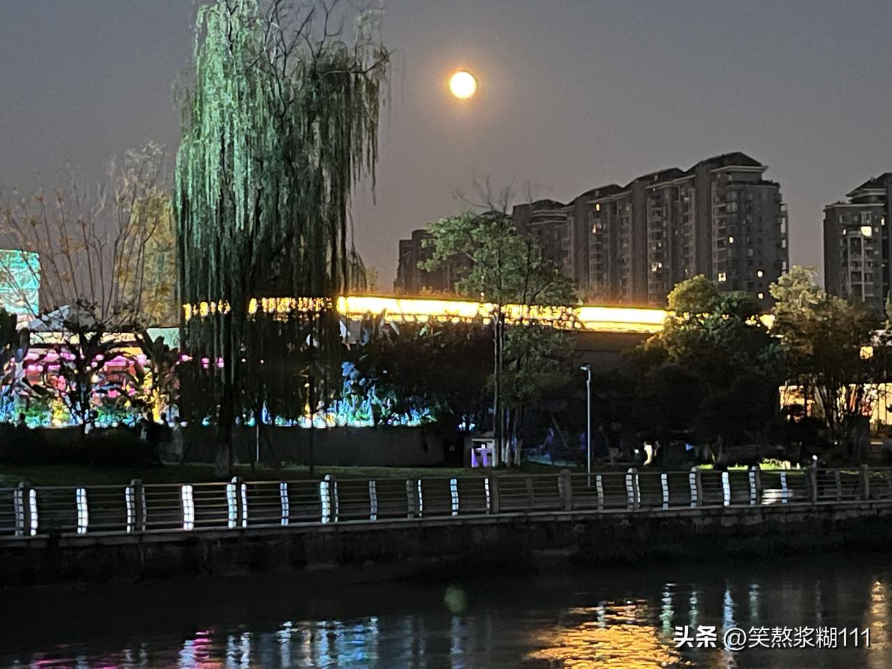 今天背时中介又打电话来了，有人出价160万买我成都温江江安河河景房，我一迟疑斩钉