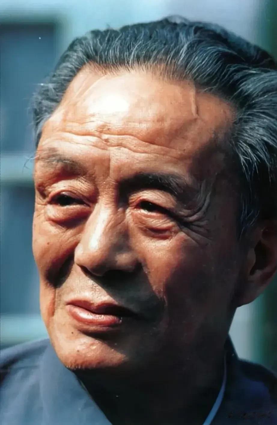 一次，诗人艾青买了一幅落款为“白石”的画作，为了求证真假，直接登门拜访，齐白石展