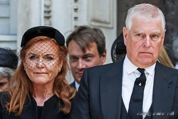 安德鲁前妻与爱泼斯坦交往密切
 
英国安德鲁前王子卷入爱泼斯坦性犯罪丑闻，被剥夺