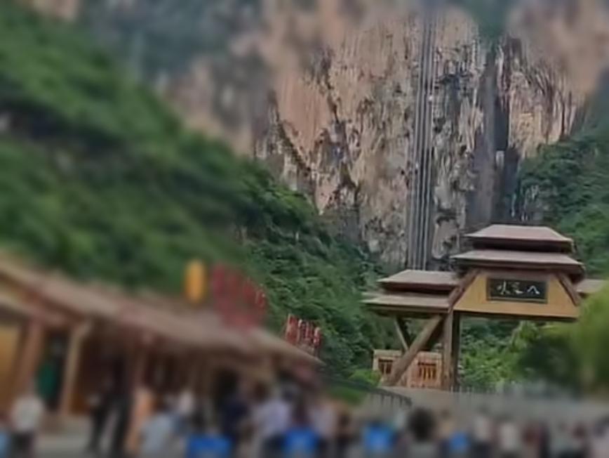 长治到八泉峡的乘车价格卷出了天际。每人单程只需35元。真是挣钱太不容易了。