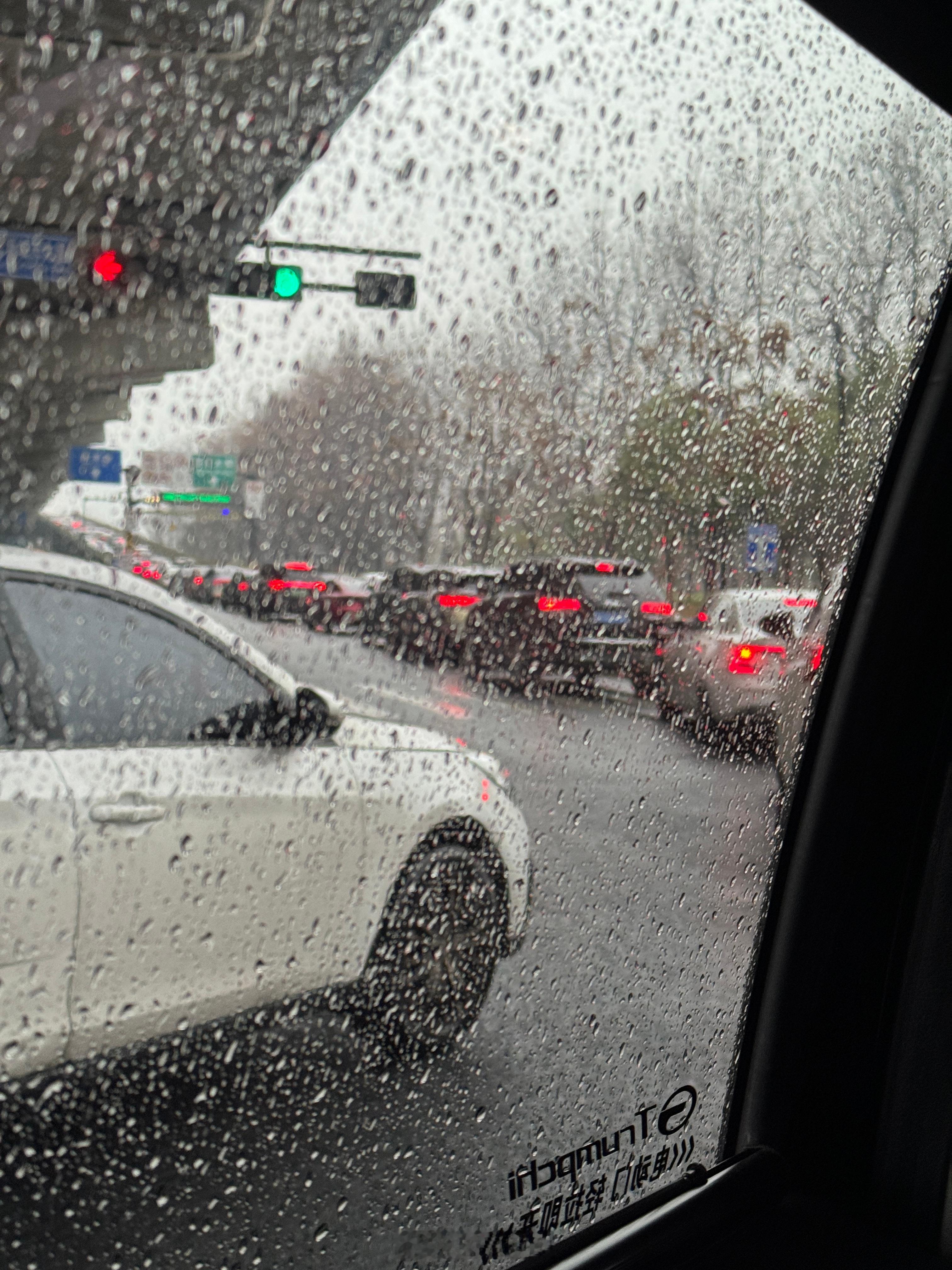 下雨＋早高峰 杭州今天好堵[泪] ​​​