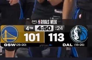 是库里连续得分 把独行侠打暂停追梦上来后 一顿操作勇士客场气势全无 落后12分勇