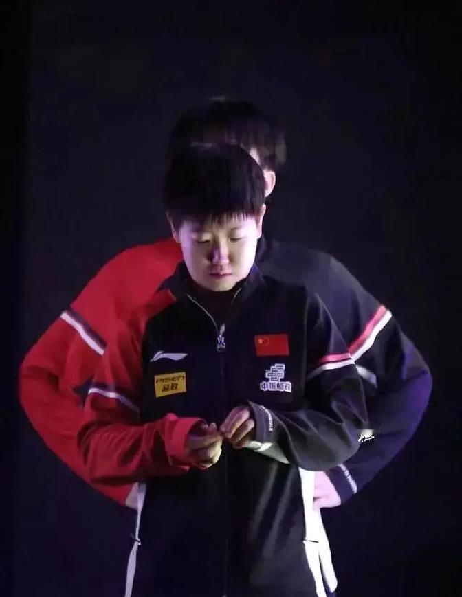 孙颖莎这次真玩狠了。反手拧拉一升级，欧洲那帮旋转怪直接懵，破解率从56%飙到68