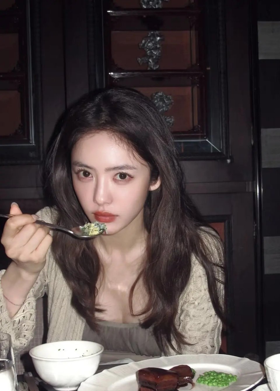 蔡文静是原生脸吗？好喜欢她的长相 