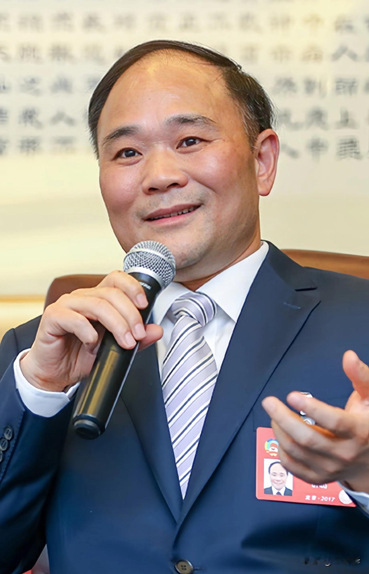 吉利和比亚迪谁更厉害？一起来看看两组核心数据对比:

2022年，吉利一共卖了1