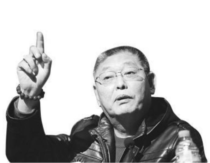 1988年4月21日，一个男人正在看报纸，却无意中发现了“致富密码”，报纸上短短