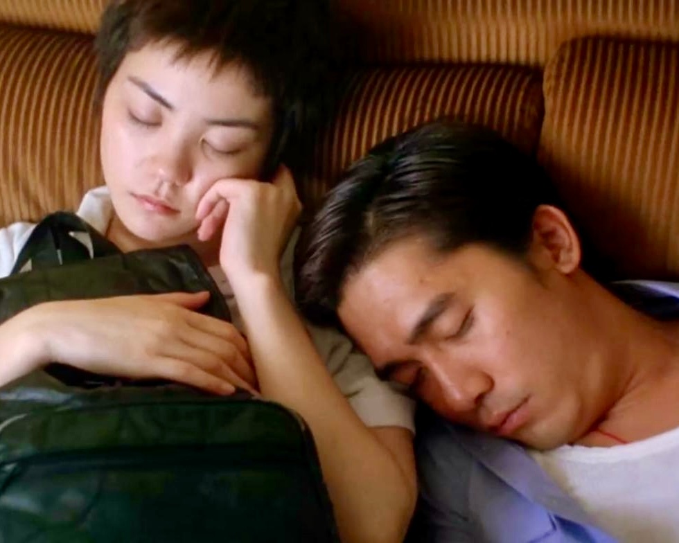 1994年，《重庆森林》中的林青霞与金城武、王菲与梁朝伟。32年前的今天，《重庆
