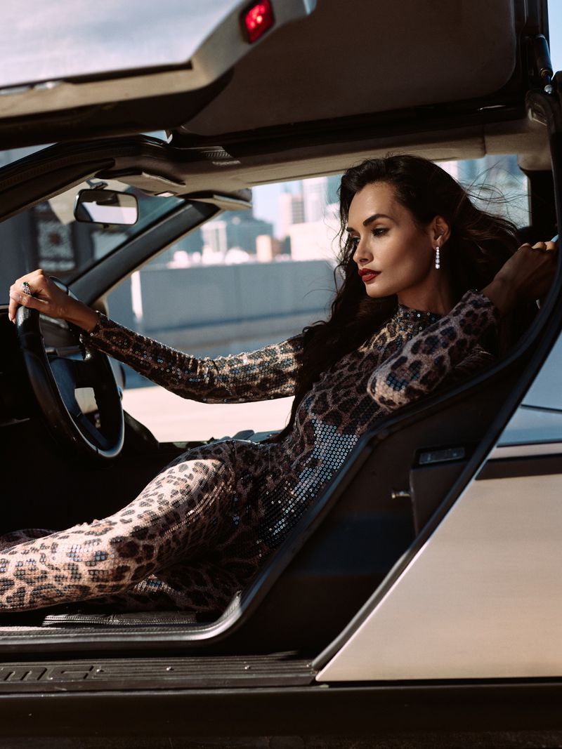 模特Gizele Oliveira出镜斯洛文尼亚版《ELLE》2025年11月刊