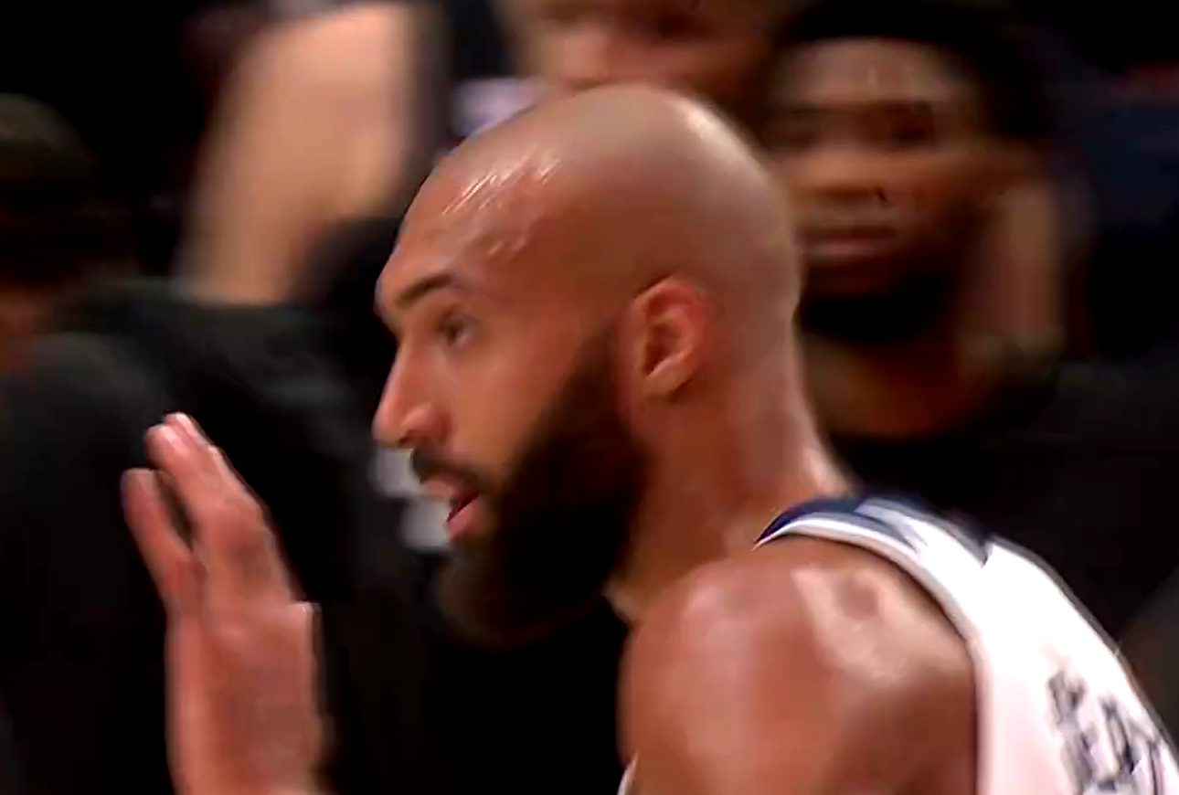 哥们你怀特啊？ ​​​