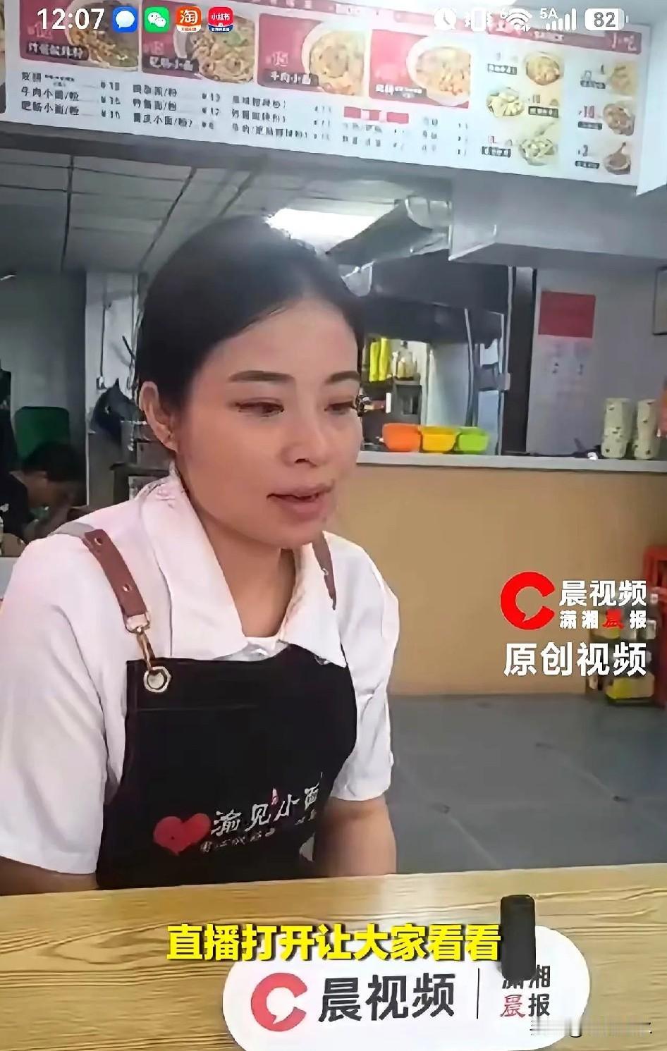 这事儿还真应了那句老话：人算不如天算。

前脚刚宣布要下场带货，后脚直播间就涌进