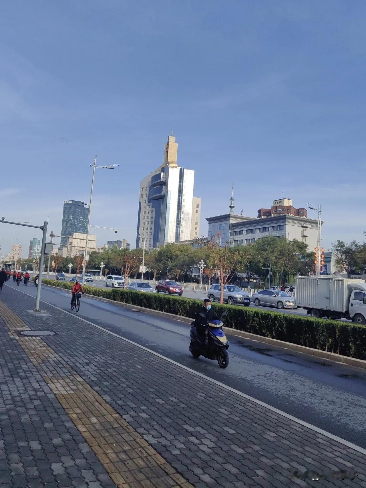 草长鹰飞，榆树映辉，北极之渊，扺塞北湖城，迁徙之旅，众鸟相还，阅尽世间芳华，旭日