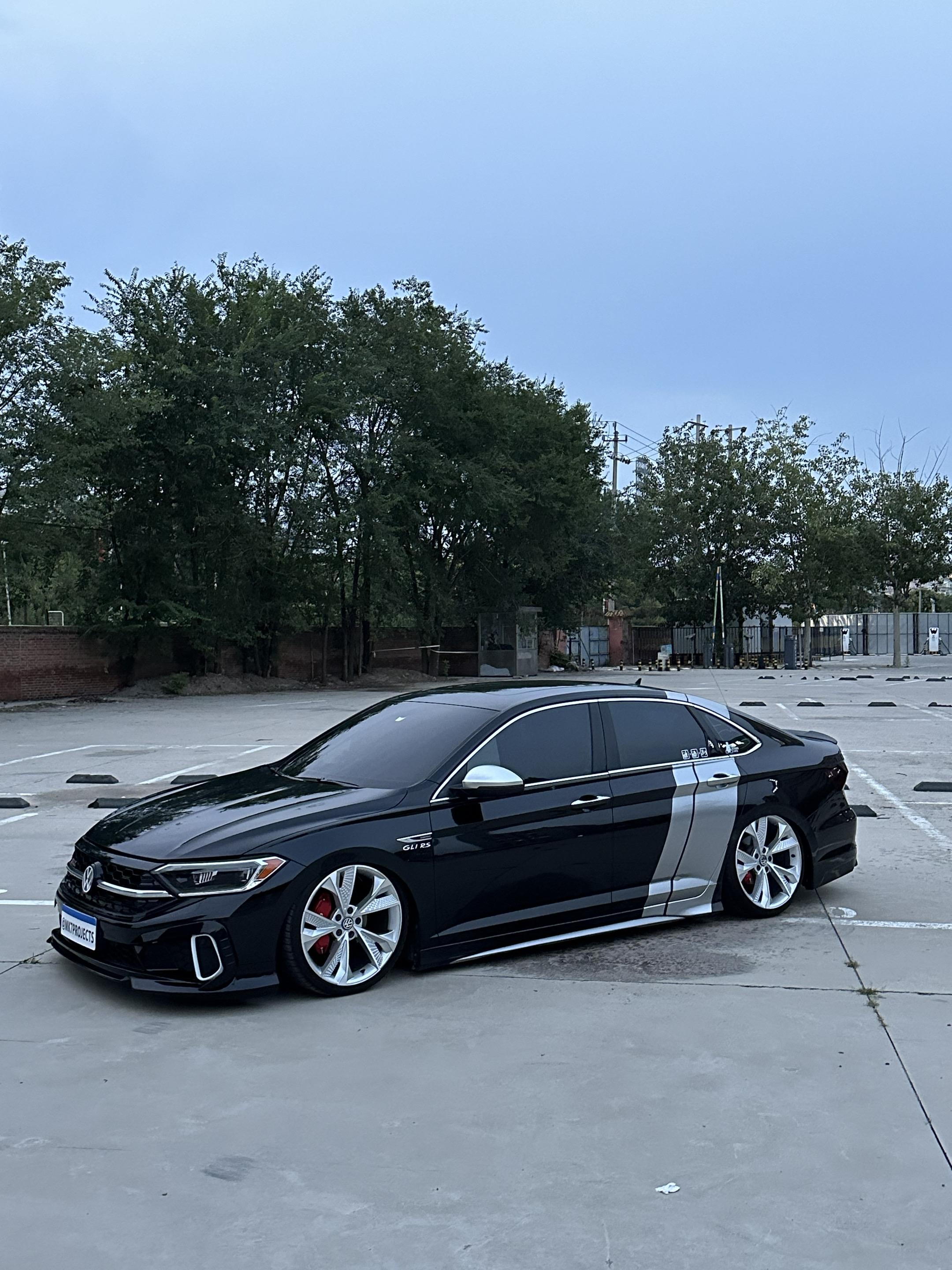 人有悲欢 车有离合 提台速腾 点缀生活。