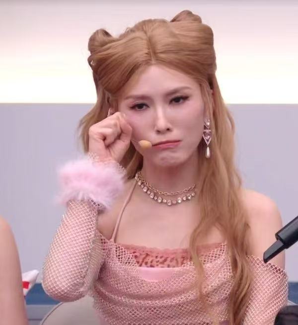 徐洁儿好像美少女战士乘风2026😘少女氛围感直接拉满，双马尾造型俏皮灵动，黑粉