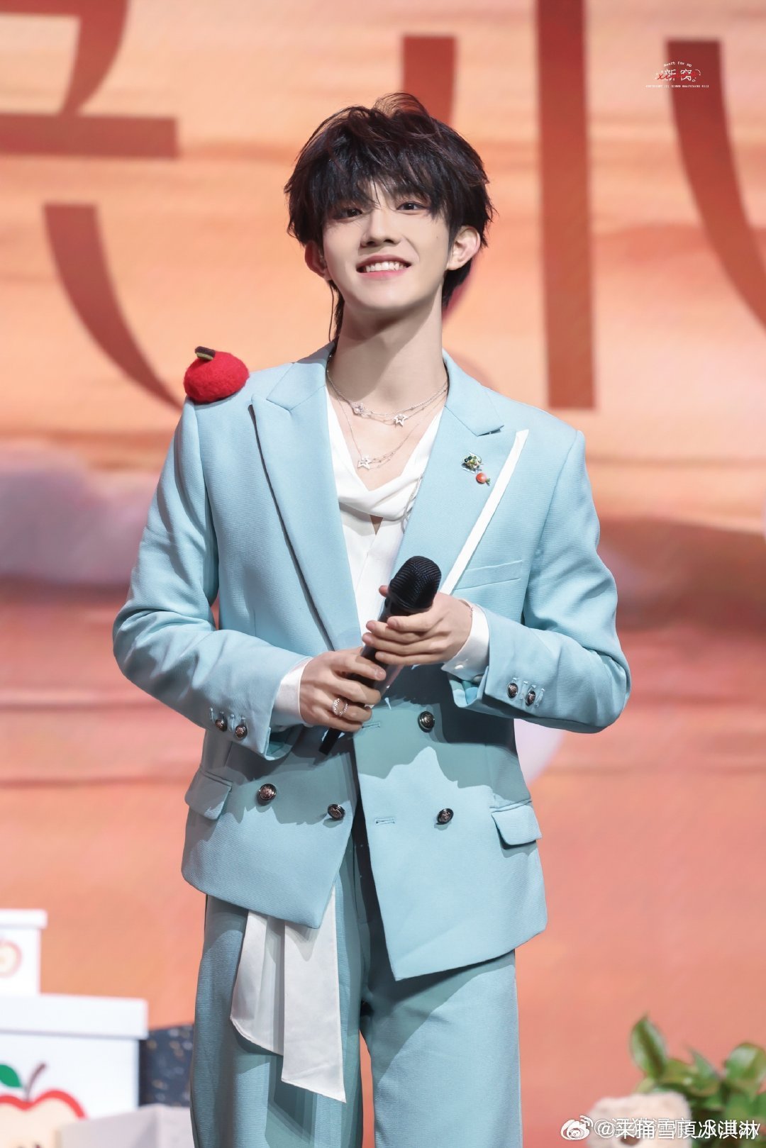 苏新皓的19岁成长分享会苏新皓再跳散落的华服 19岁的苏新皓跳散落的华服，氛围感