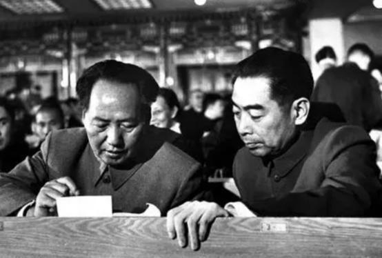 周恩来希望他出任外交部长，毛主席全力支持，但叶剑英还是摇头表示自己更愿意留在部队