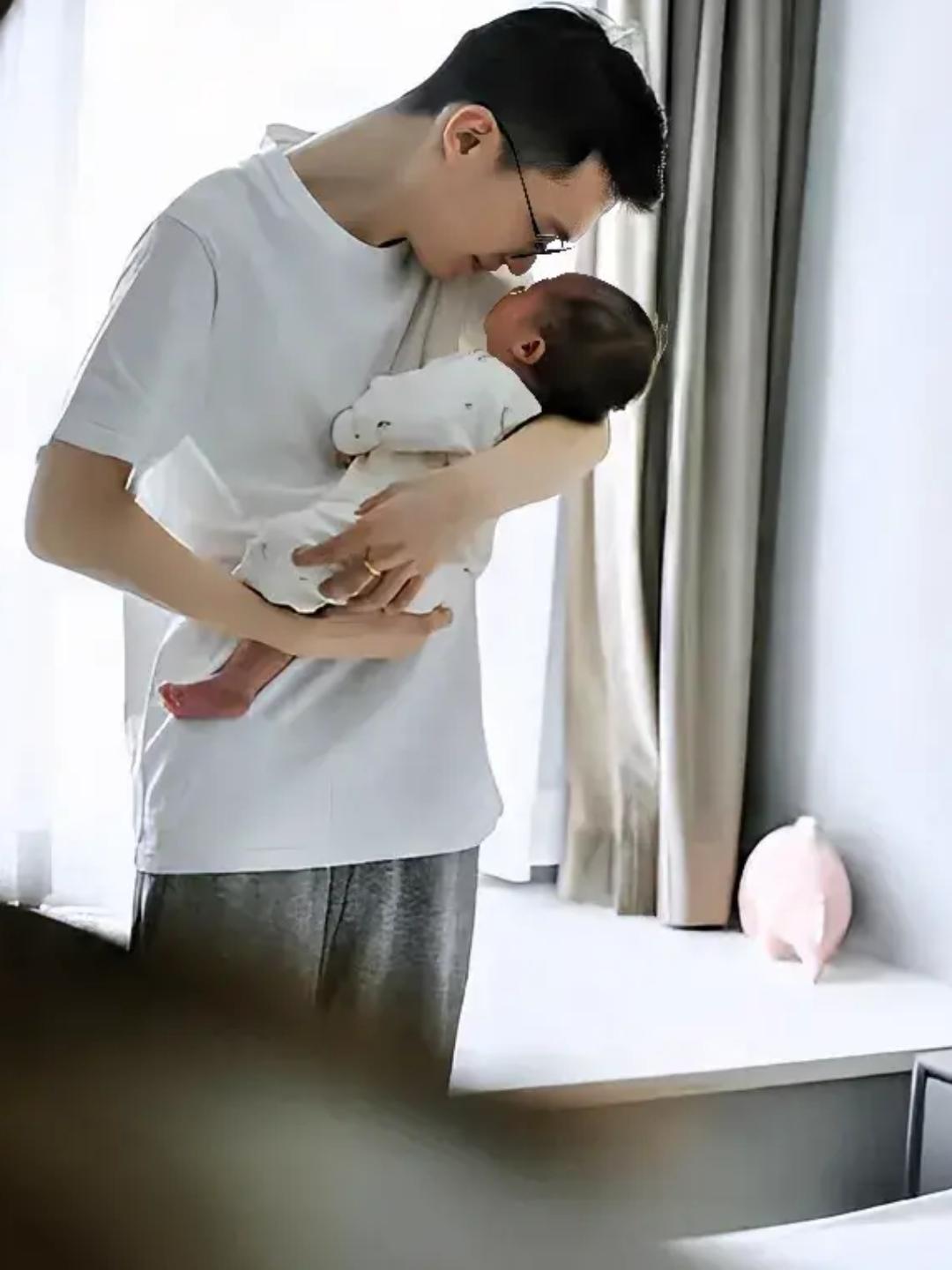 孩子一定要随父姓吗？
       孩子不一定随父姓。中国传统是子女随父姓，但新