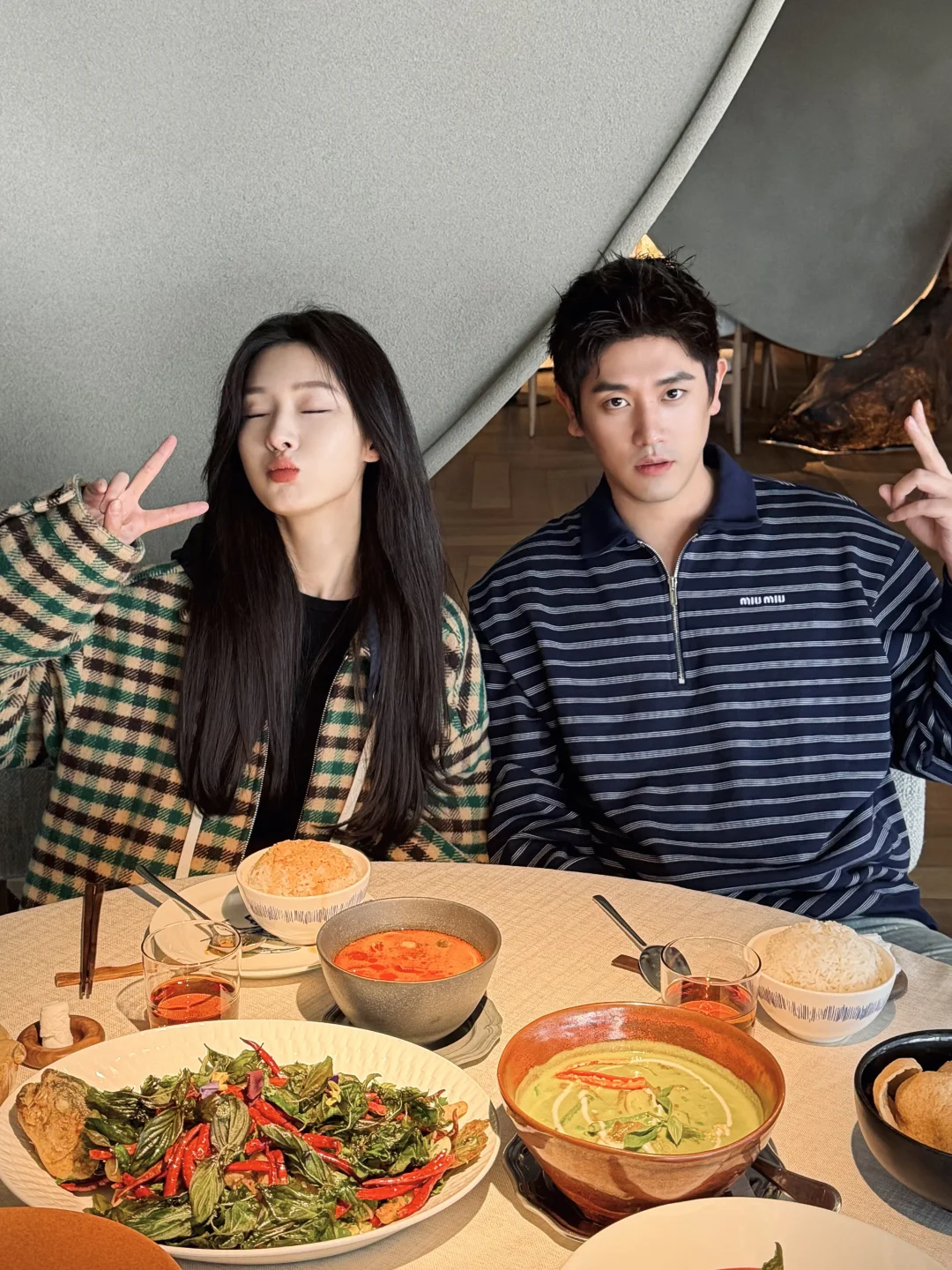 和大美女吃饭是种什么体验？