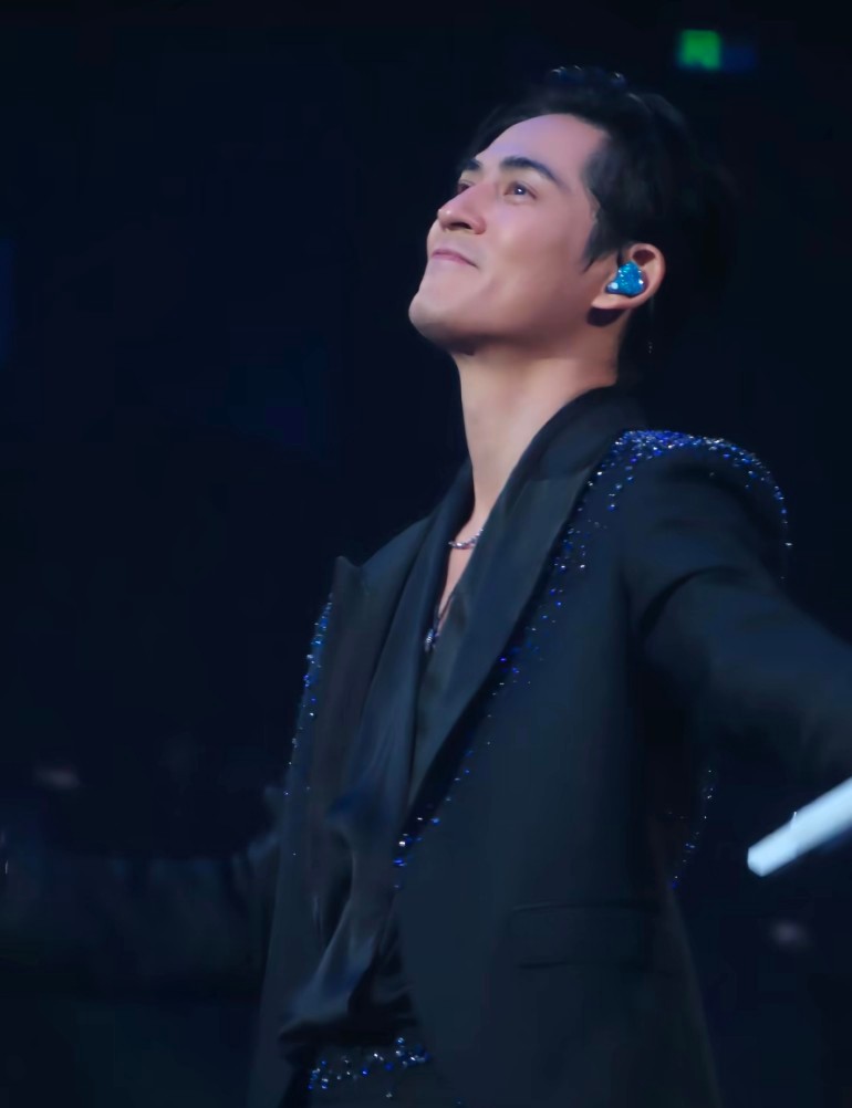 周渝民9岁女儿正脸照周渝民在F4深圳演唱会上，让妻女首度公开亮相，瞬间戳中无数人