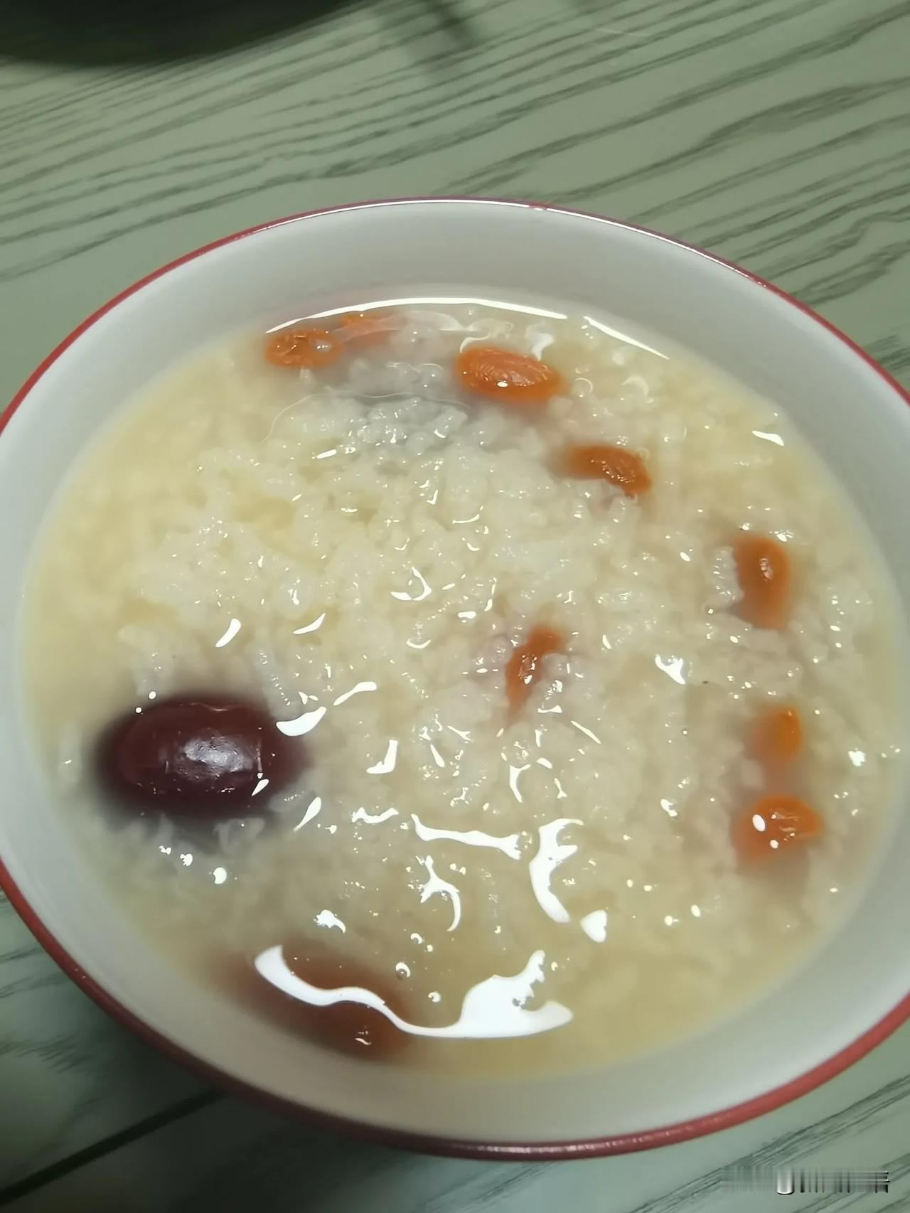 父母的恋爱观对孩子的影响！[比心]

前天晚上我下班以后回到家，刚放下包就听到敲