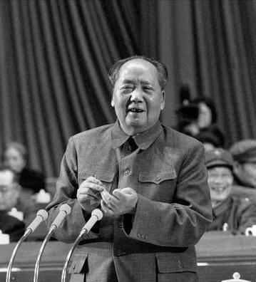1953年国庆前夕，毛主席亲自写信邀请一位福建农民来北京观礼。当这位名叫“陈添裕